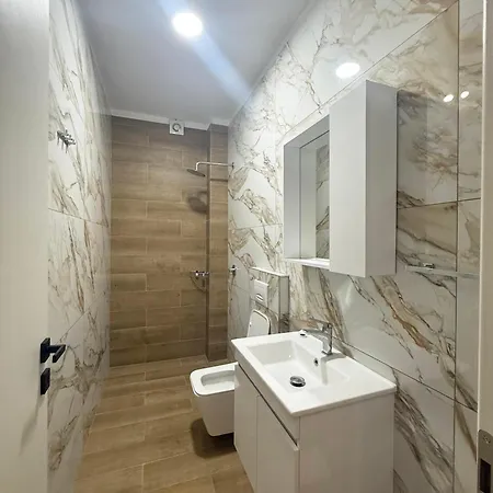 Kalpazo Tommy Durres 4*