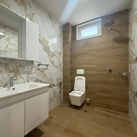 Kalpazo Tommy Durres 4*